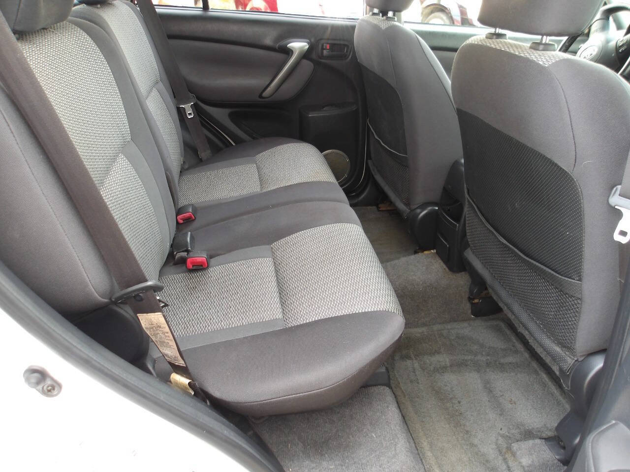 Used 2005 Toyota RAV4 4WD image 20