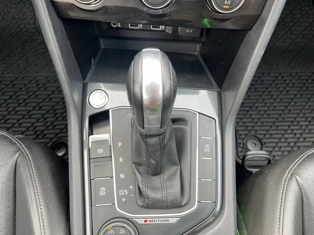 Used 2018 Volkswagen Tiguan SEL AWD/4WD image 16