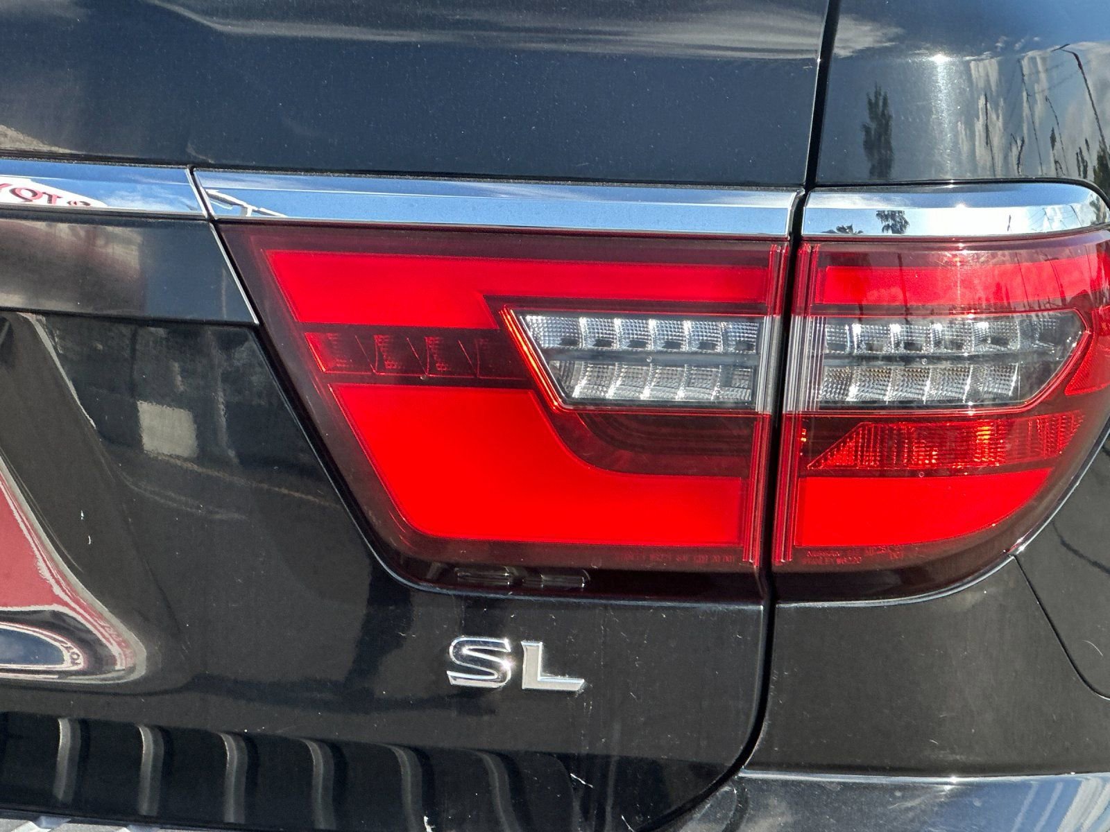 Used 2023 Nissan Armada SL w/ Captain's Chairs Package image 26