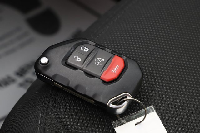 Used 2023 Jeep Gladiator Willys image 32