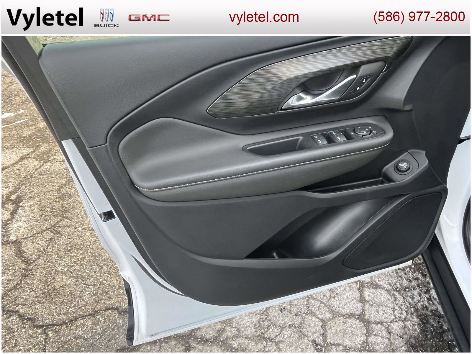 Used 2023 GMC Terrain SLE w/ Driver Convenience Package image 15