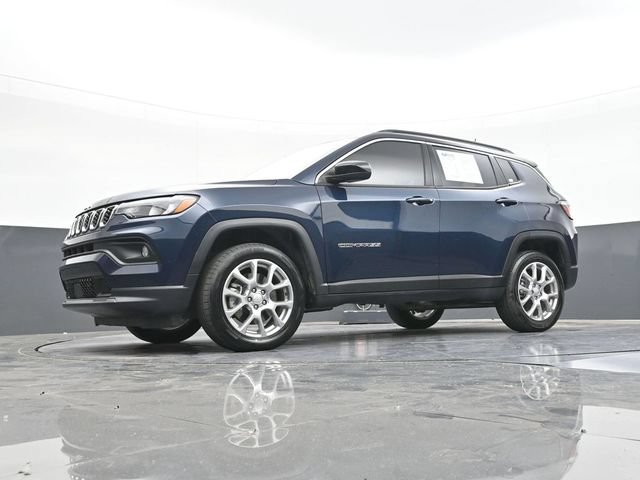 Used 2024 Jeep Compass Latitude AWD/4WD image 55