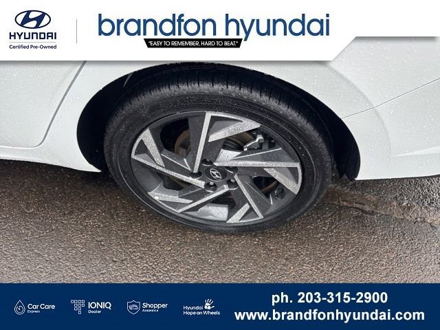 Certified 2025 Hyundai Elantra SEL FWD image 30