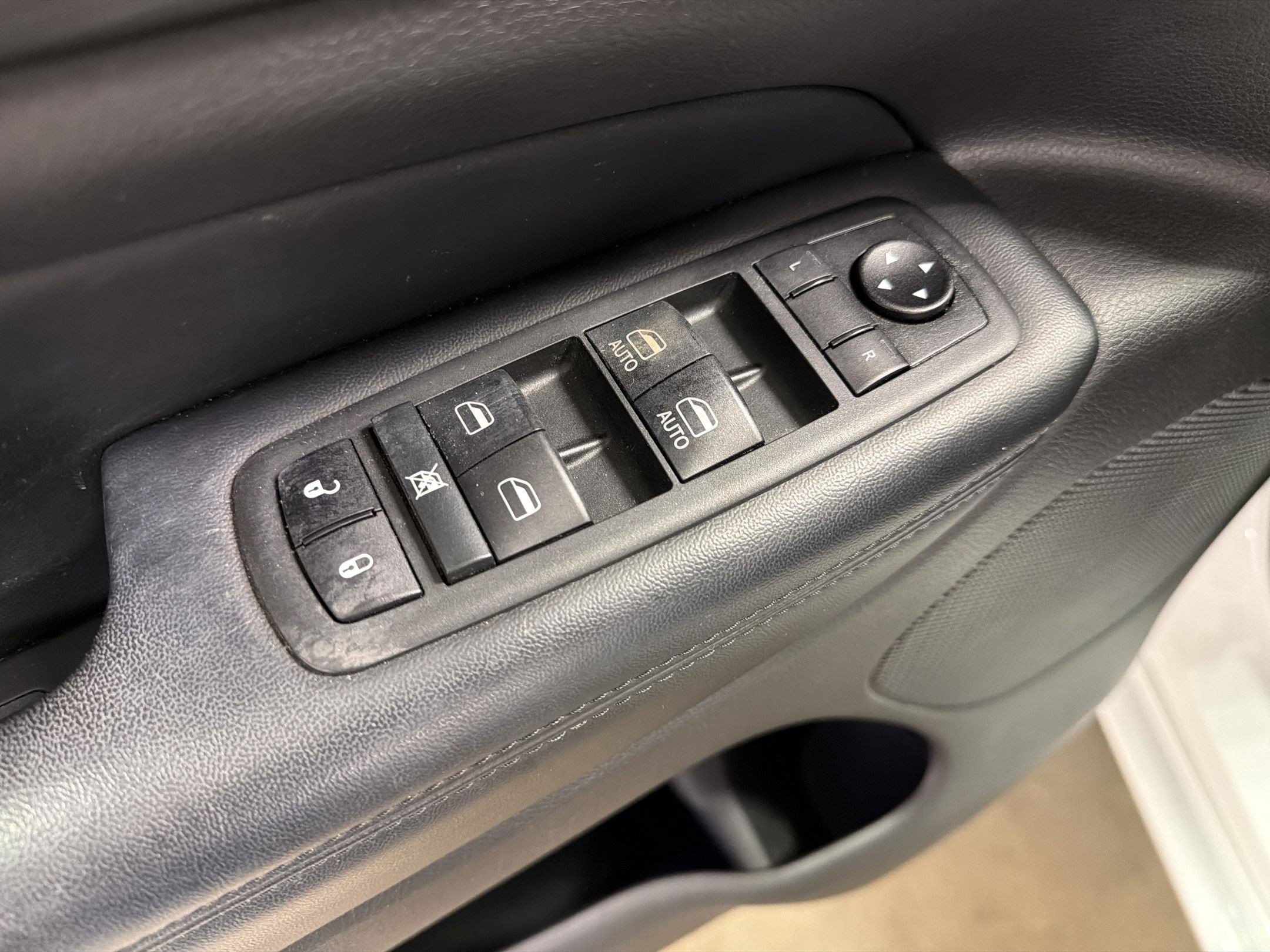 Used 2020 Jeep Grand Cherokee Altitude AWD/4WD image 15