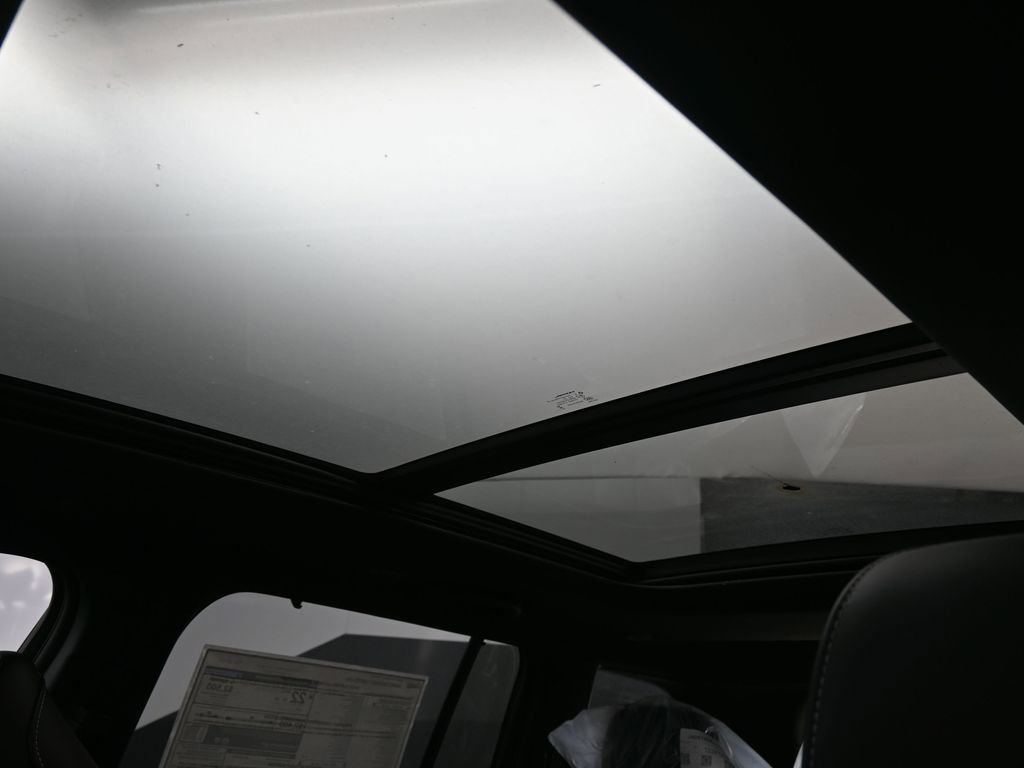 New 2025 Jeep Grand Cherokee Limited w/ Luxury Tech Group II image 21