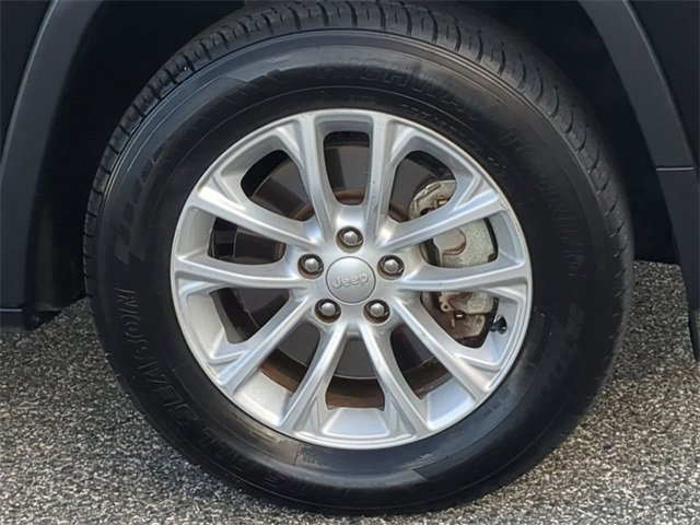 Used 2019 Jeep Cherokee Latitude w/ Cold Weather Group image 11