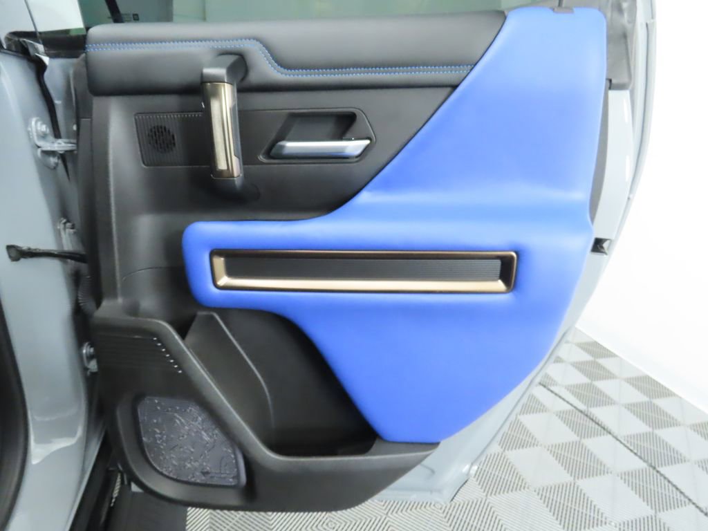 Used 2024 GMC Hummer EV 3X w/ LPO, Illumination Package image 27