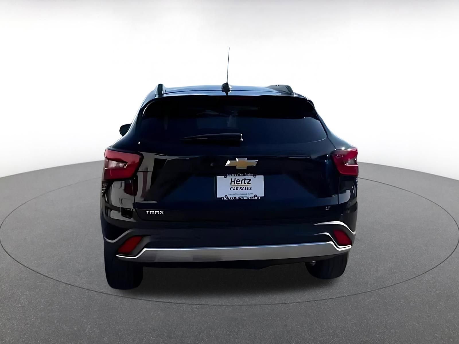 Used 2025 Chevrolet Trax LT FWD image 12