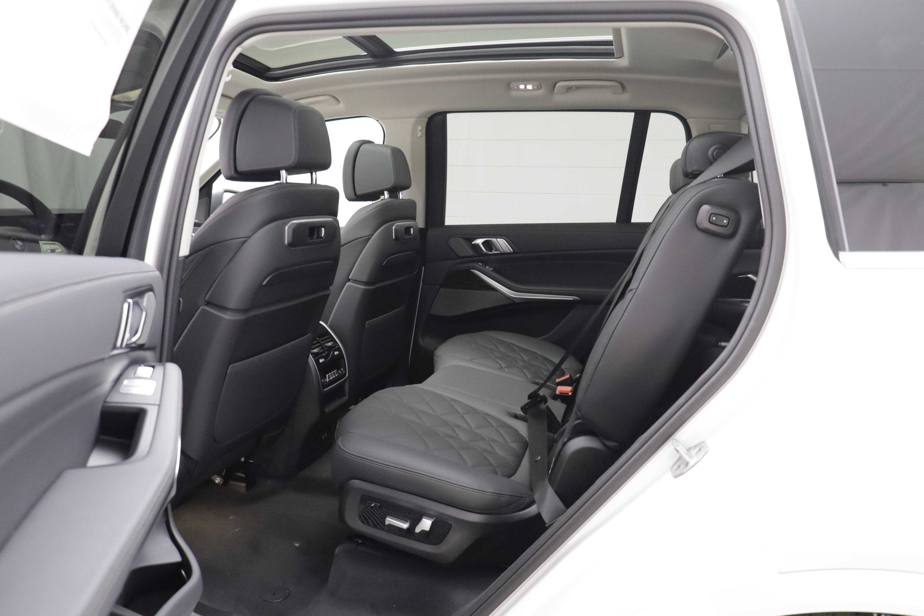 New 2027 BMW X7 xDrive40i AWD/4WD image 14