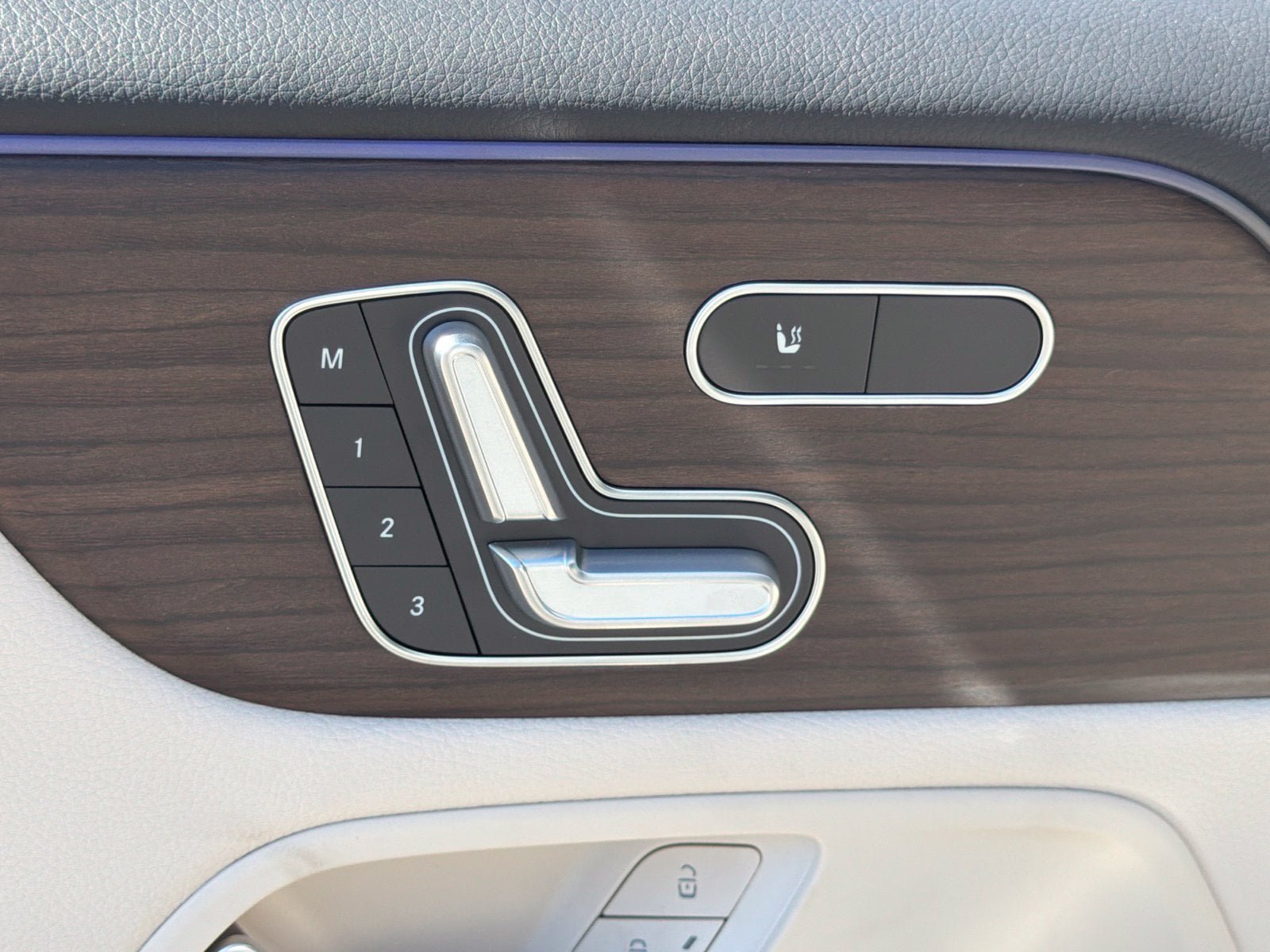 New 2026 Mercedes-Benz GLB 250 4MATIC image 19