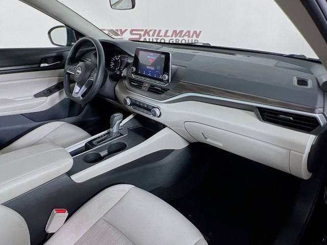 Used 2025 Nissan Altima 2.5 SV FWD image 36