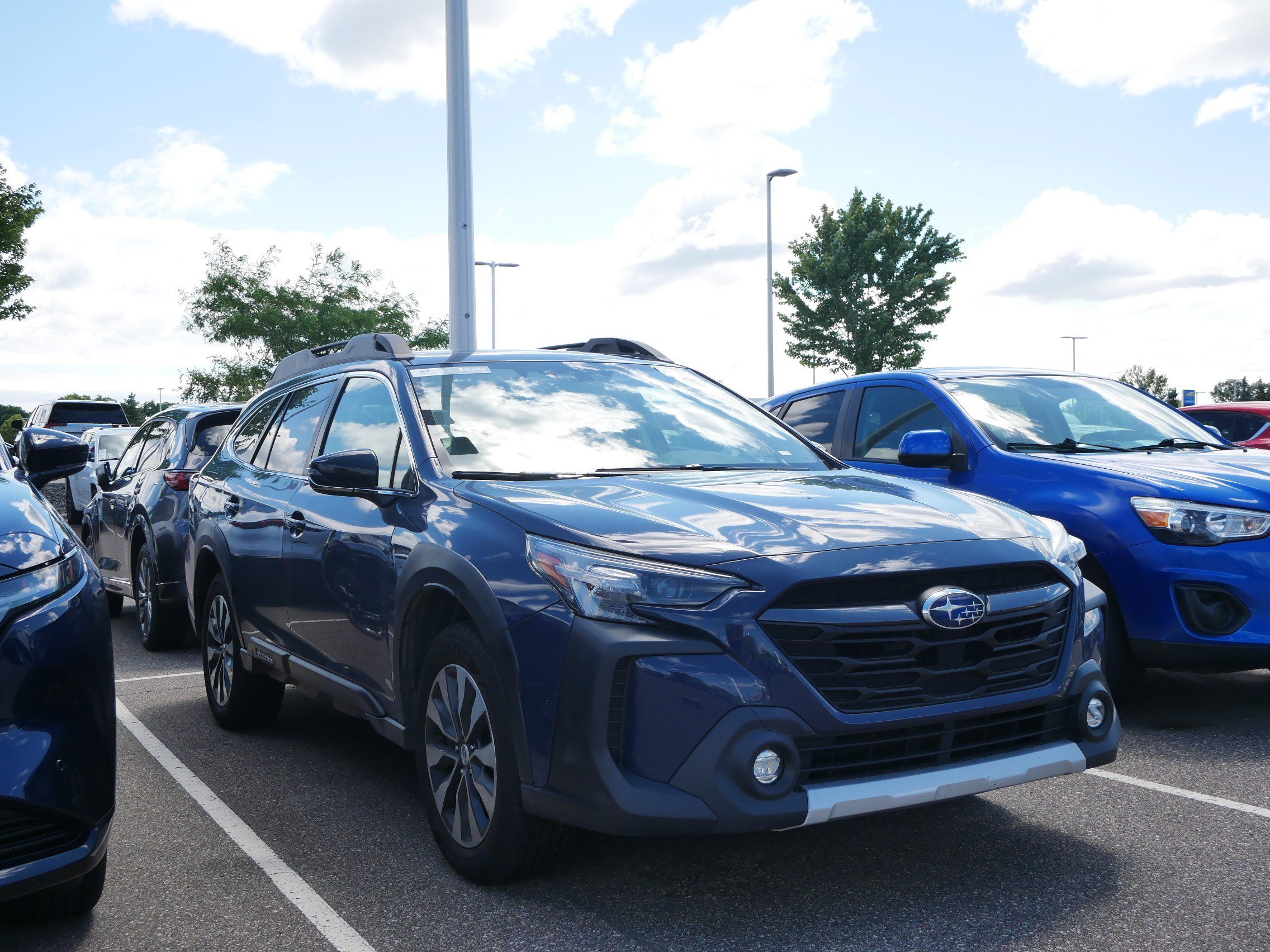 Used 2023 Subaru Outback Limited w/ Tech Package 2 AWD/4WD image 1