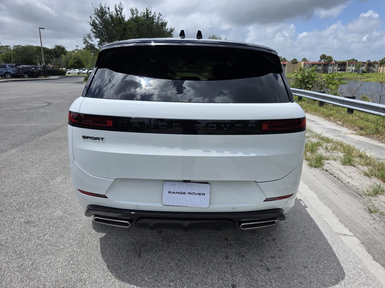 New 2026 Land Rover Range Rover Sport Dynamic SE AWD/4WD image 6