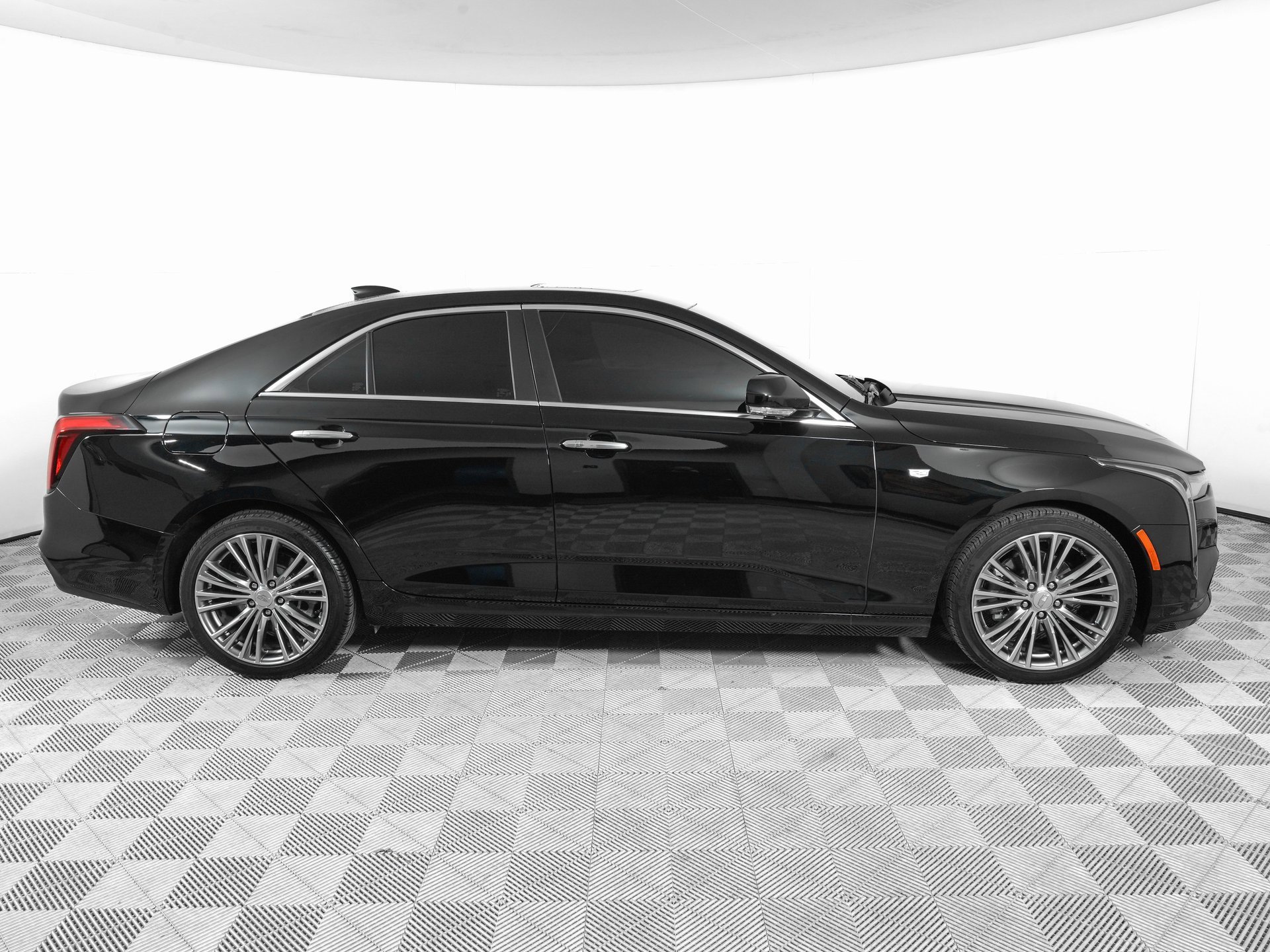 Used 2025 Cadillac CT4 Premium Luxury image 4