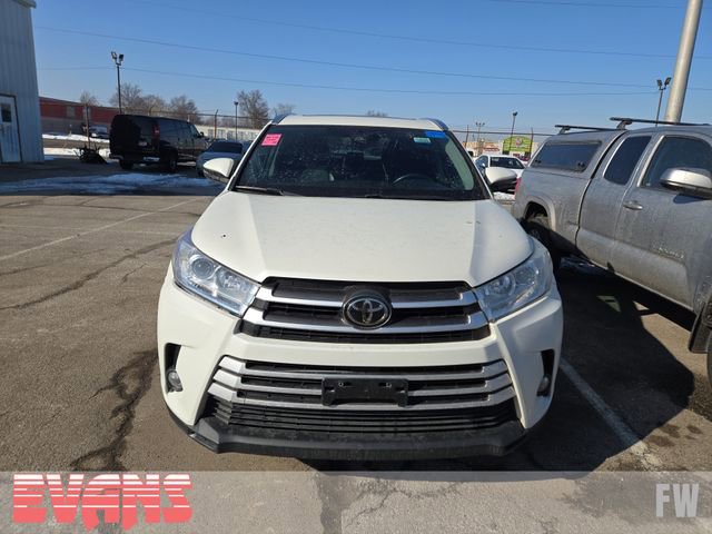 Used 2017 Toyota Highlander XLE image 2