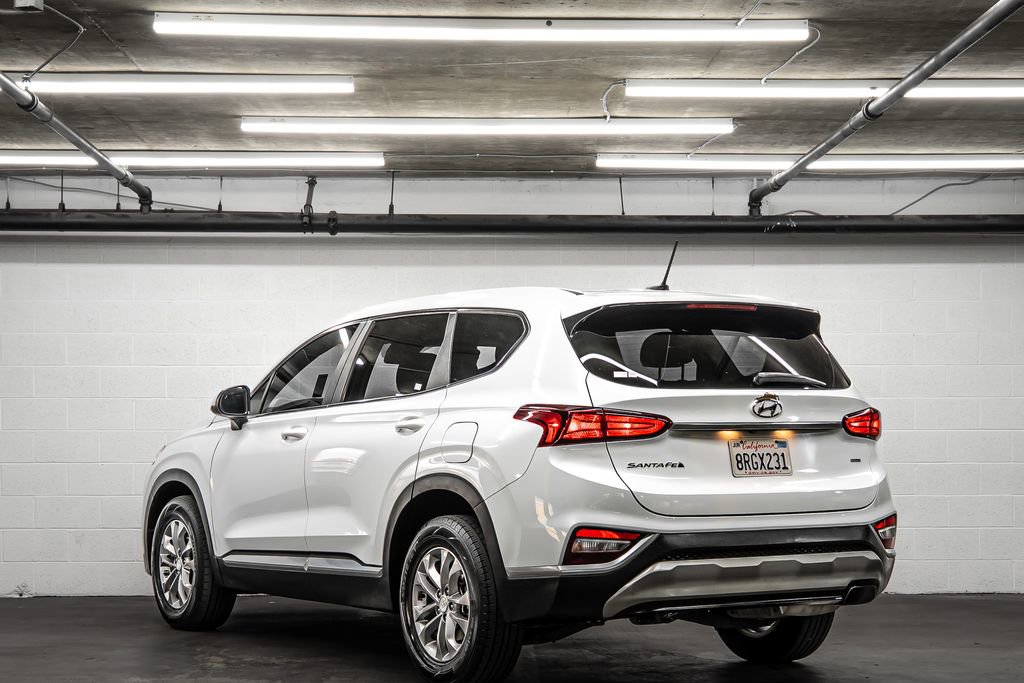 Used 2019 Hyundai Santa Fe SE image 3