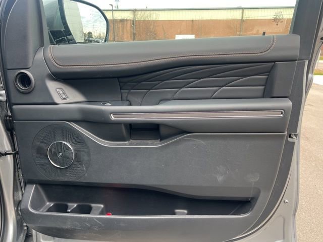 Used 2023 Ford Expedition Platinum image 10