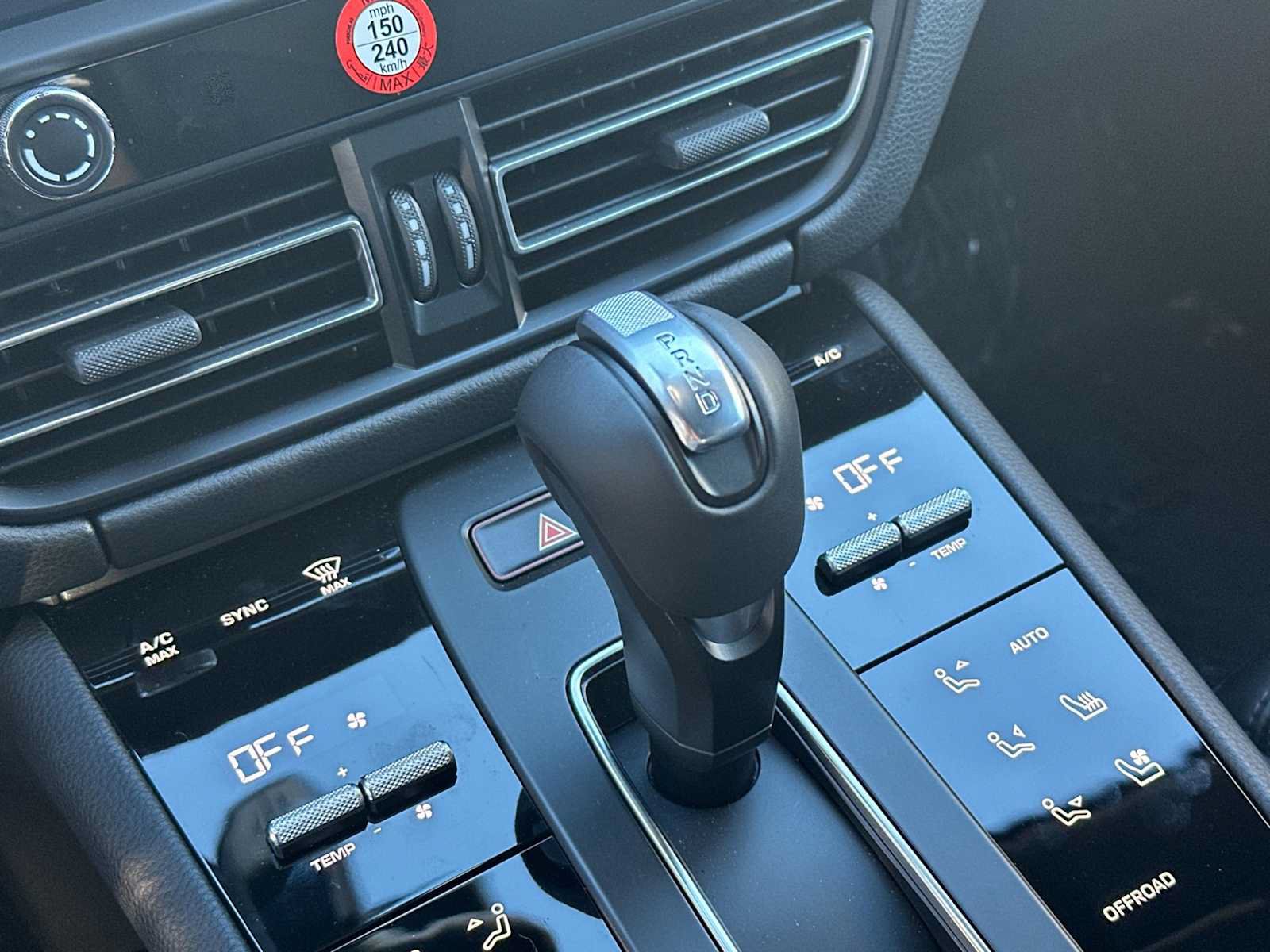 Certified 2025 Porsche Macan AWD/4WD image 23