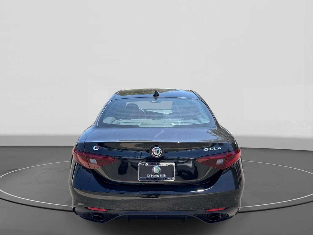 Used 2023 Alfa Romeo Giulia Veloce RWD image 5