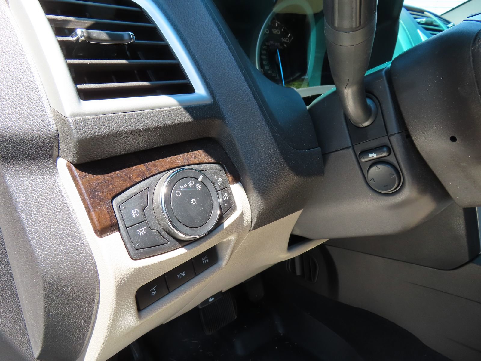 Used 2015 Ford Explorer Limited w/ Equipment Group 302A AWD/4WD image 14