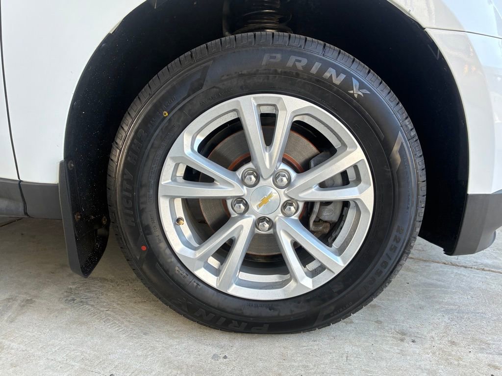 Used 2017 Chevrolet Equinox LT image 16