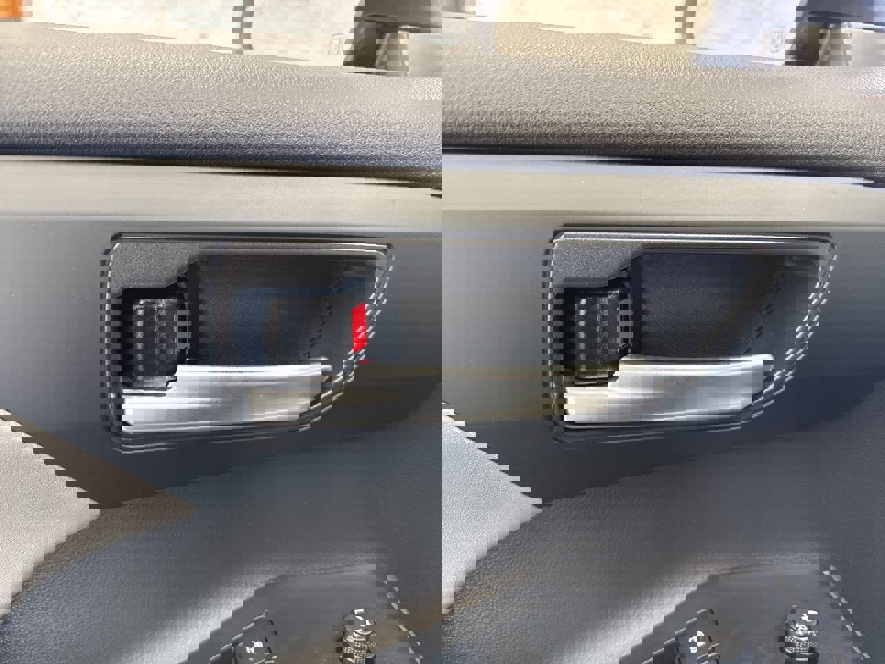 Used 2023 Toyota Highlander XLE image 36