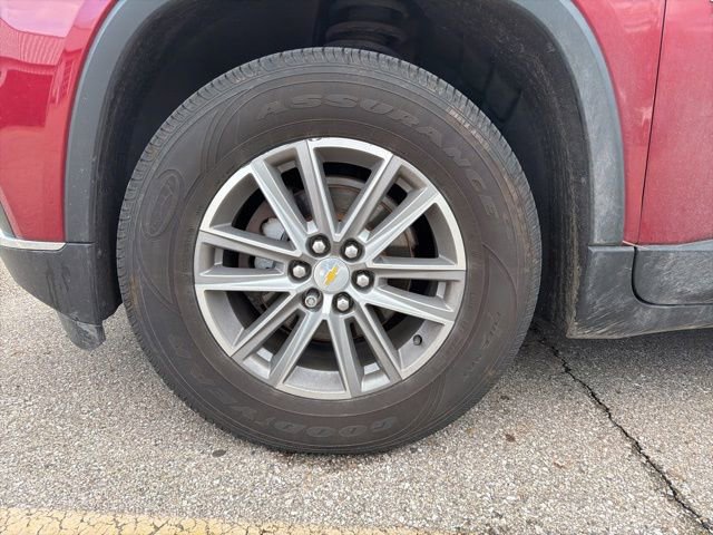 Used 2020 Chevrolet Traverse LT image 3