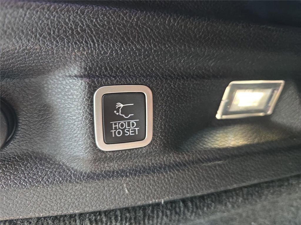 Used 2023 Jeep Grand Cherokee L Summit AWD/4WD image 13