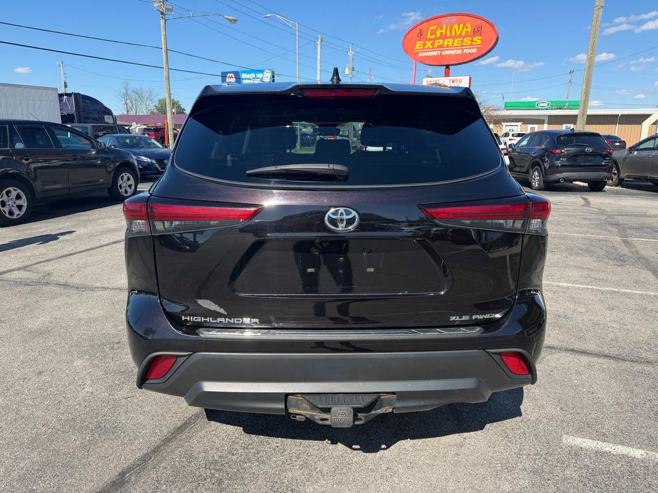 Used 2021 Toyota Highlander XLE AWD/4WD image 7