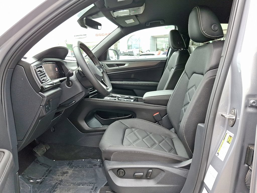 Used 2025 Volkswagen Atlas Cross Sport SE FWD image 13
