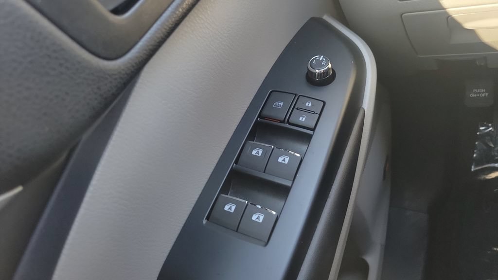 Used 2016 Toyota Highlander Limited w/ Driver Technology Package AWD/4WD image 19