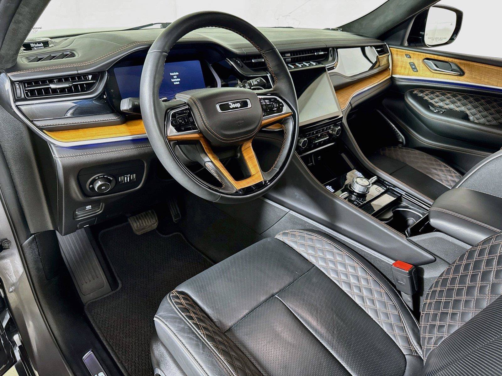 Used 2025 Jeep Grand Cherokee L Summit AWD/4WD image 7