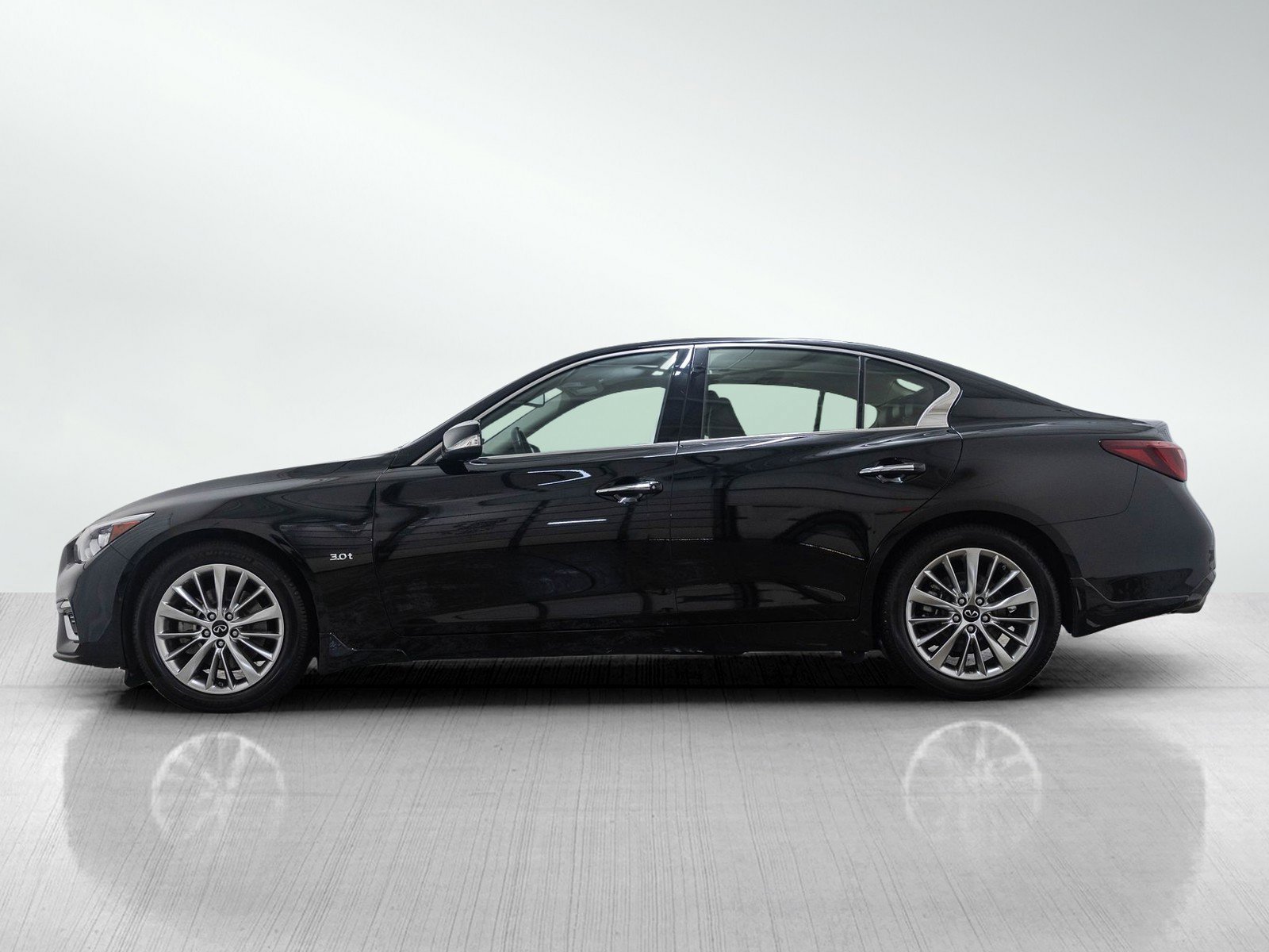Used 2020 INFINITI Q50 Luxe w/ All Weather Package AWD/4WD image 3