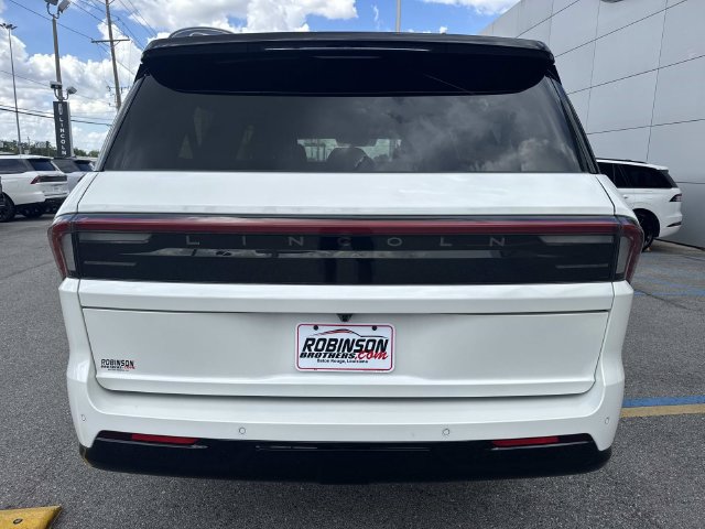 New 2027 Lincoln Navigator L Black Label AWD/4WD image 4