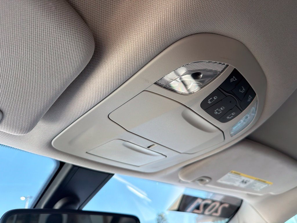 Used 2021 Chrysler Voyager Lxi FWD image 24