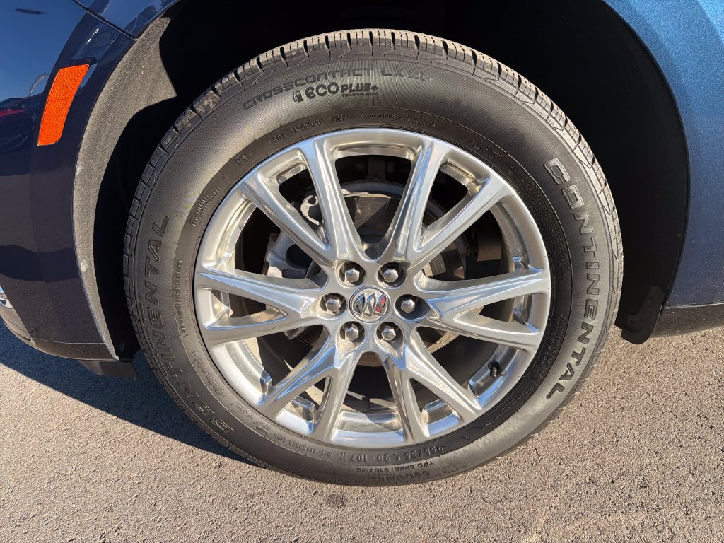Used 2023 Buick Enclave Essence w/ Experience Buick Package FWD image 2