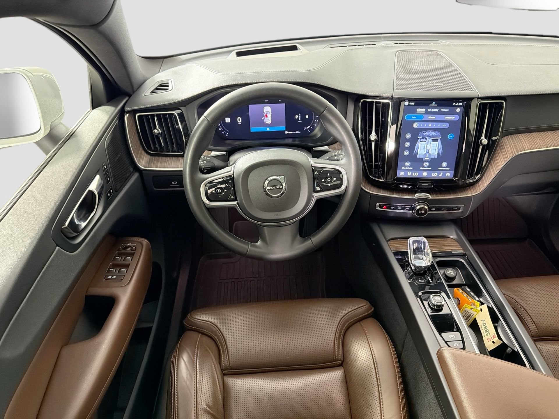Certified 2023 Volvo XC60 B5 Ultimate w/ Climate Package FWD image 24