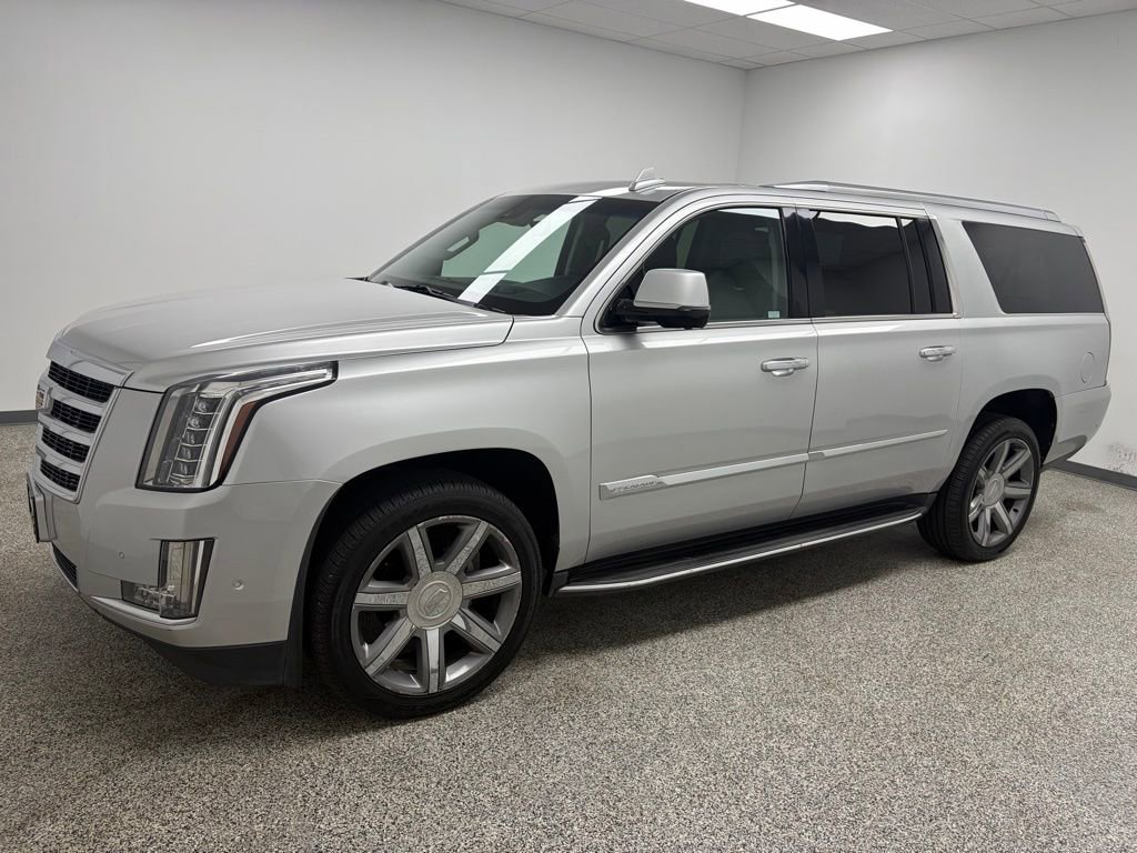 Used 2017 Cadillac Escalade ESV Luxury AWD/4WD image 3
