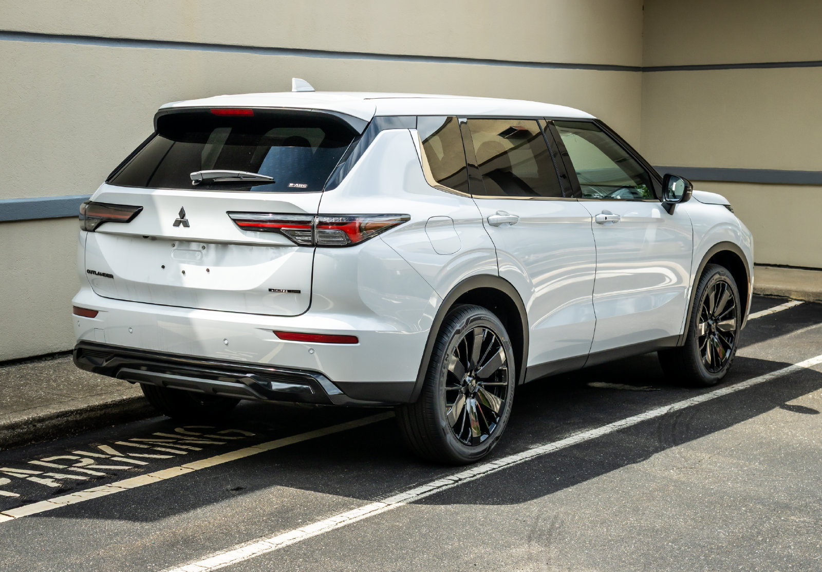 New 2026 Mitsubishi Outlander LE AWD/4WD image 7