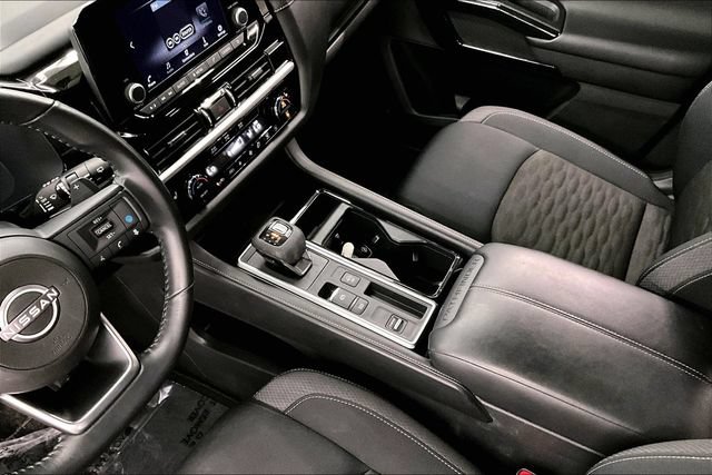 Used 2025 Nissan Pathfinder SV FWD image 16