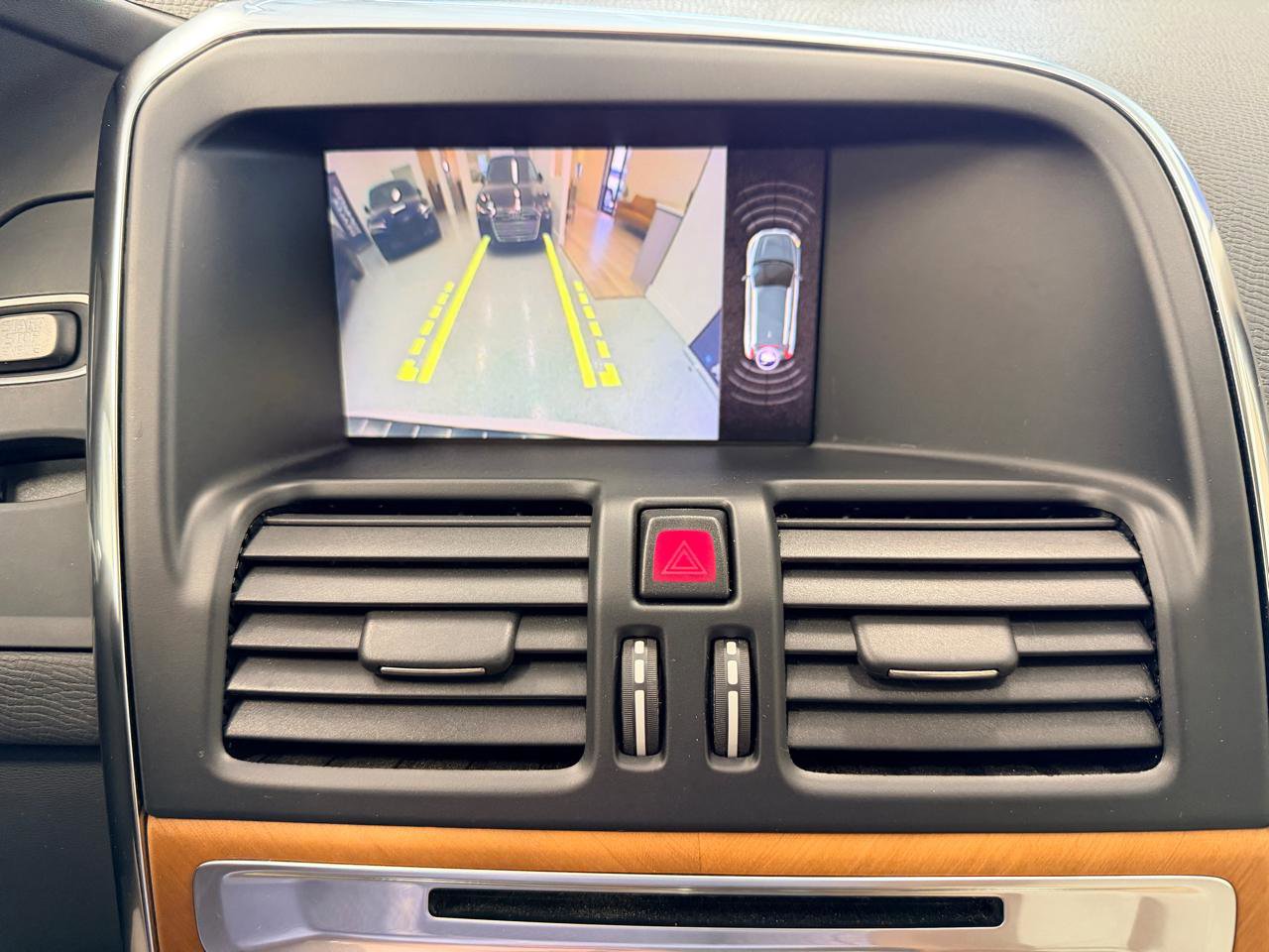 Used 2017 Volvo XC60 T5 Inscription w/ Preferred Option Package image 38