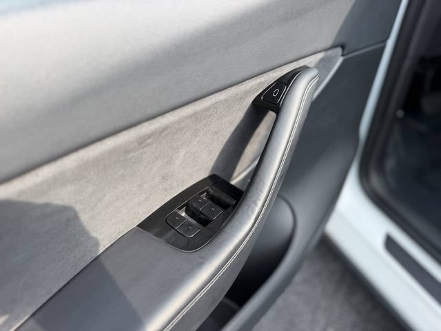 Used 2020 Tesla Model Y Long Range AWD/4WD image 9
