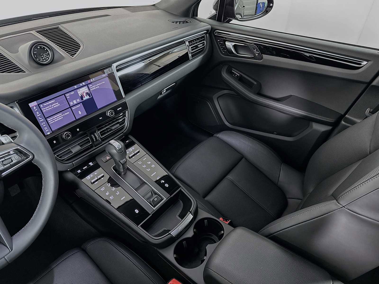 Certified 2025 Porsche Macan image 26