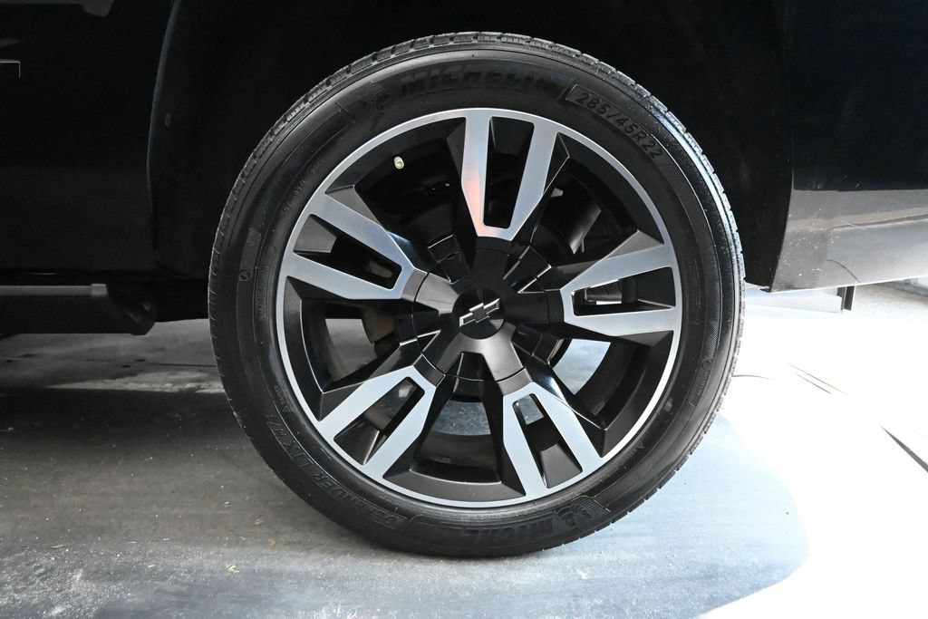 Used 2019 Chevrolet Tahoe Premier w/ RST 6.2L Performance Edition RWD image 12