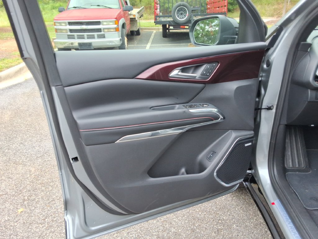 New 2027 Chevrolet Traverse RS FWD image 19
