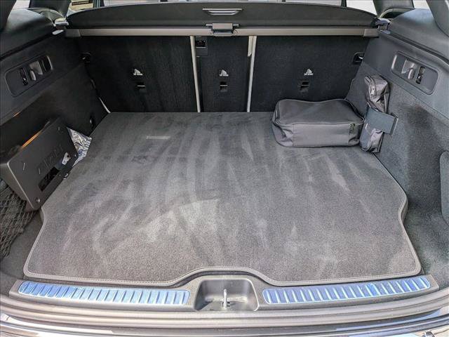 Used 2025 Mercedes-Benz GLC 350e 4MATIC image 6