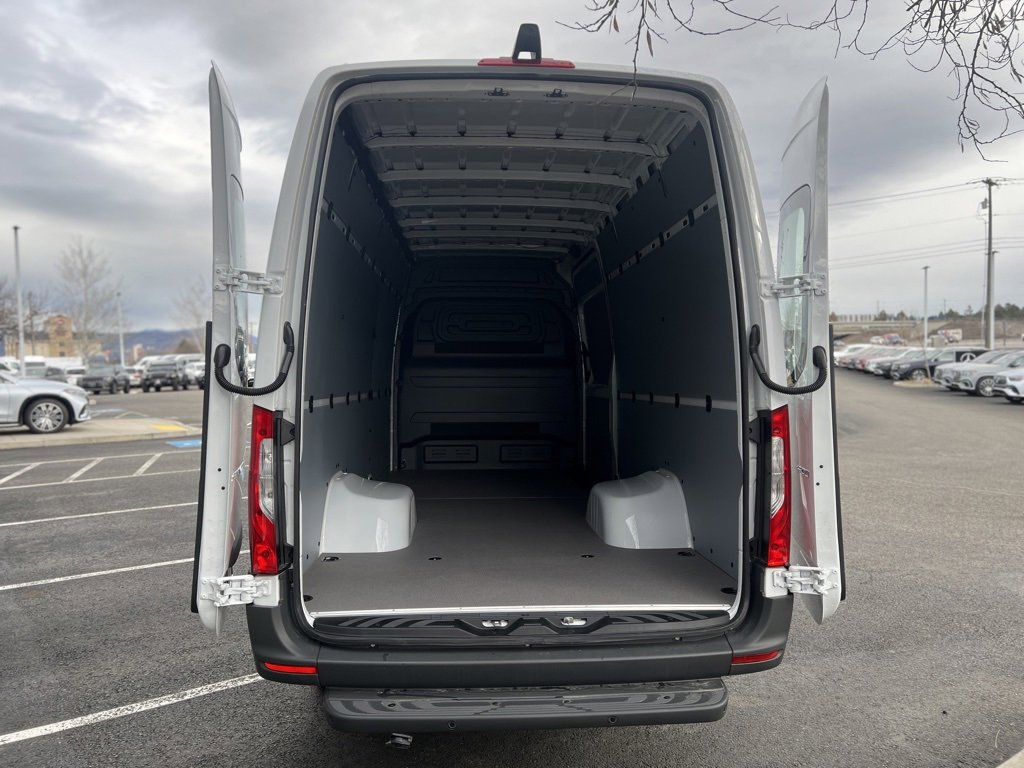 Used 2024 Mercedes-Benz Sprinter 4500 image 12