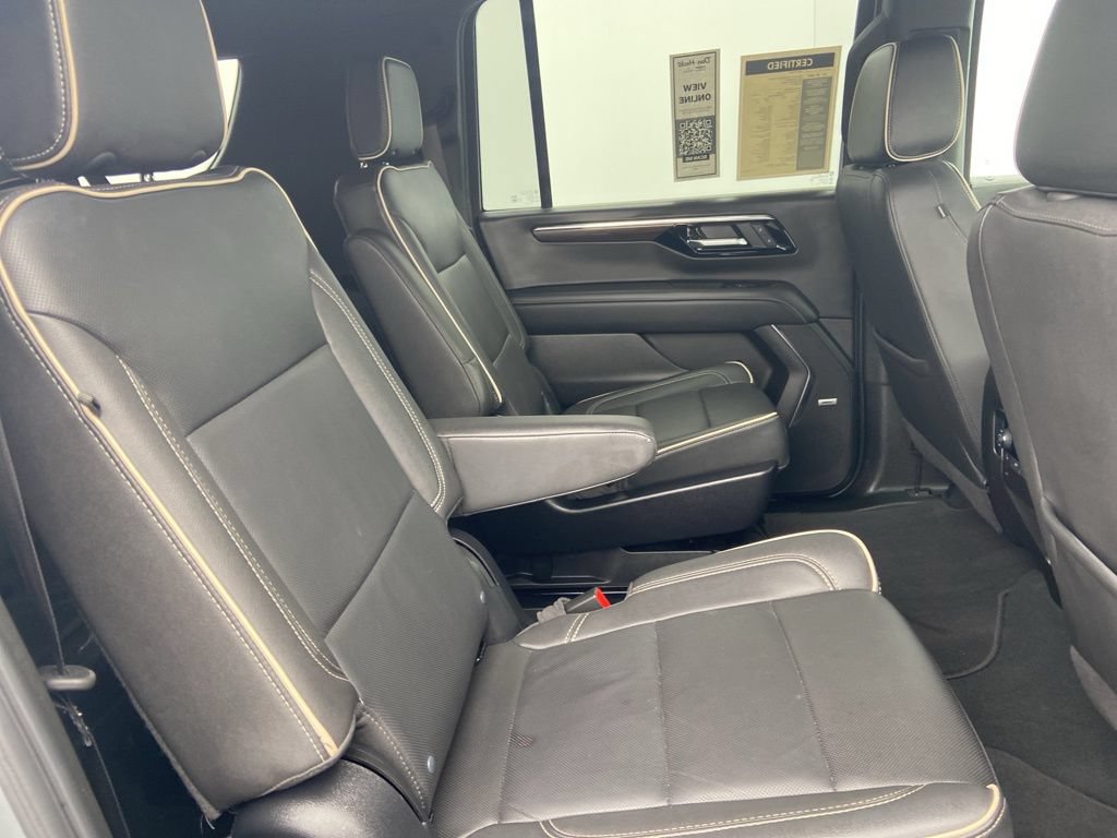Used 2025 Chevrolet Suburban Premier AWD/4WD image 6
