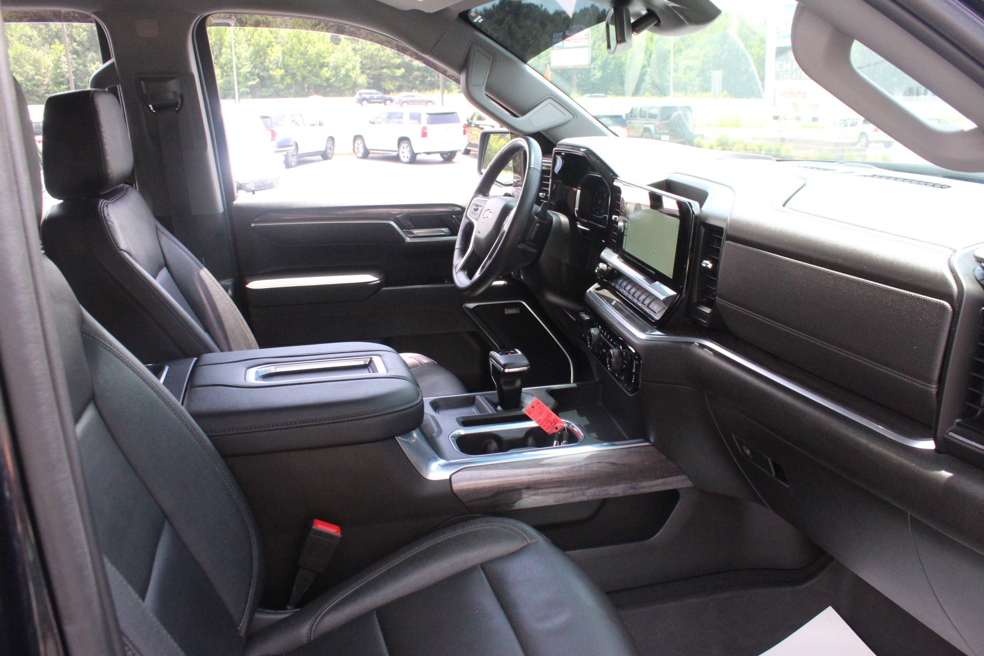 Used 2022 Chevrolet Silverado 1500 LTZ AWD/4WD image 35