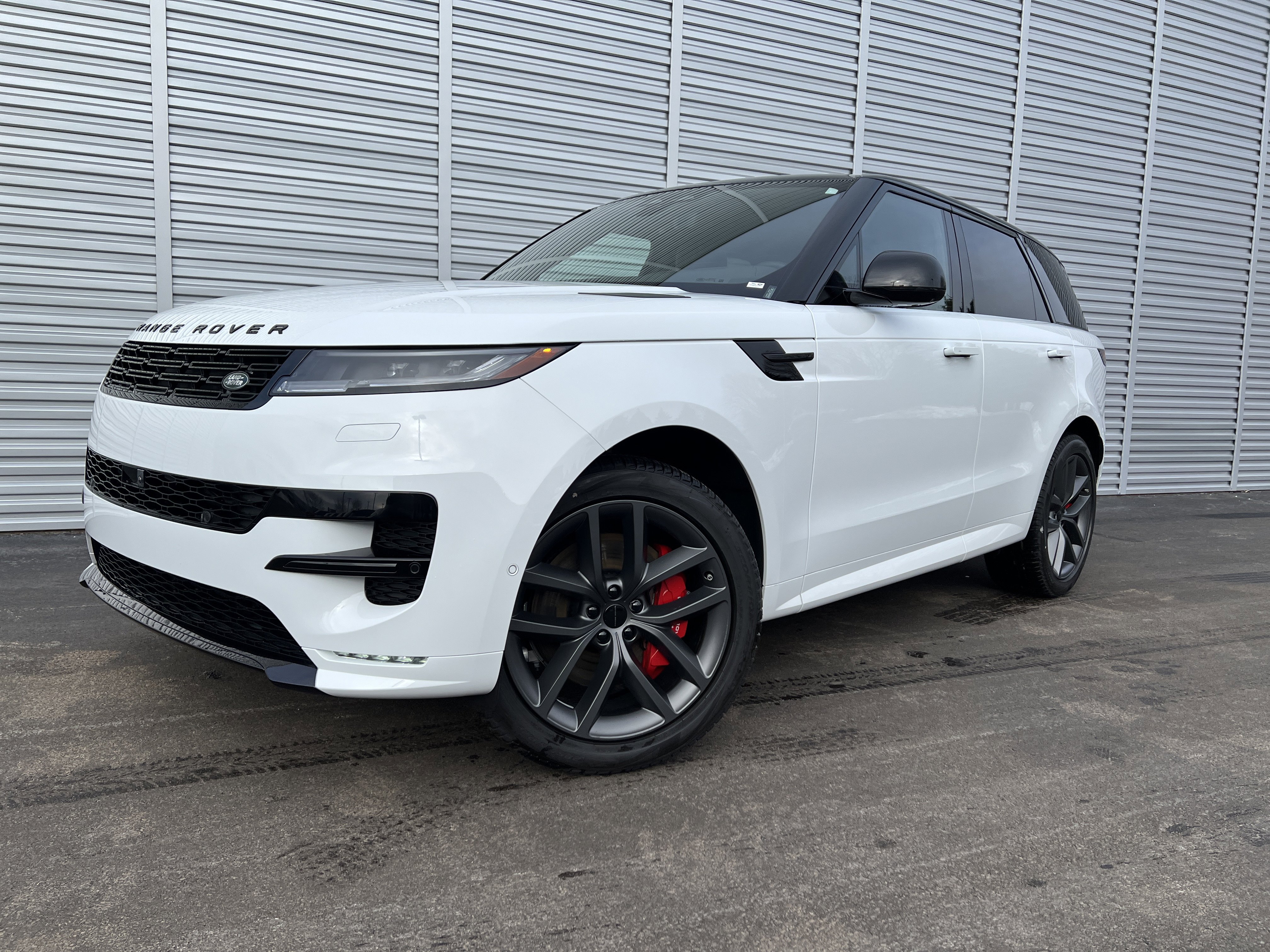 New 2026 Land Rover Range Rover Sport Dynamic SE AWD/4WD image 1